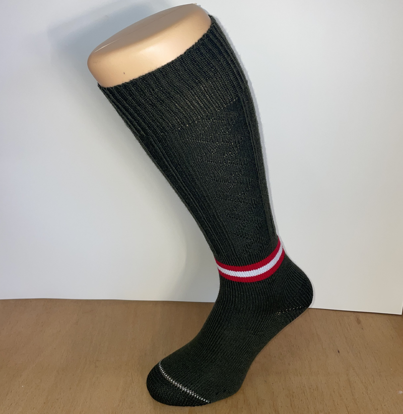 Trachtenstutzen mit Rot-Weiß-Rot Logo – Österreichische Tradition trifft Handwerkskunst